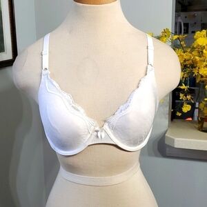 MAIDENFORM, bra white e8B. Wire and light padding. Trimed with lace and bow.
